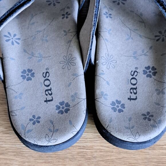 Taos Prize Slip On Black Leather Sandals 3 Strap Embellished Womens Size 9 EU 40 - Picture 6 of 12